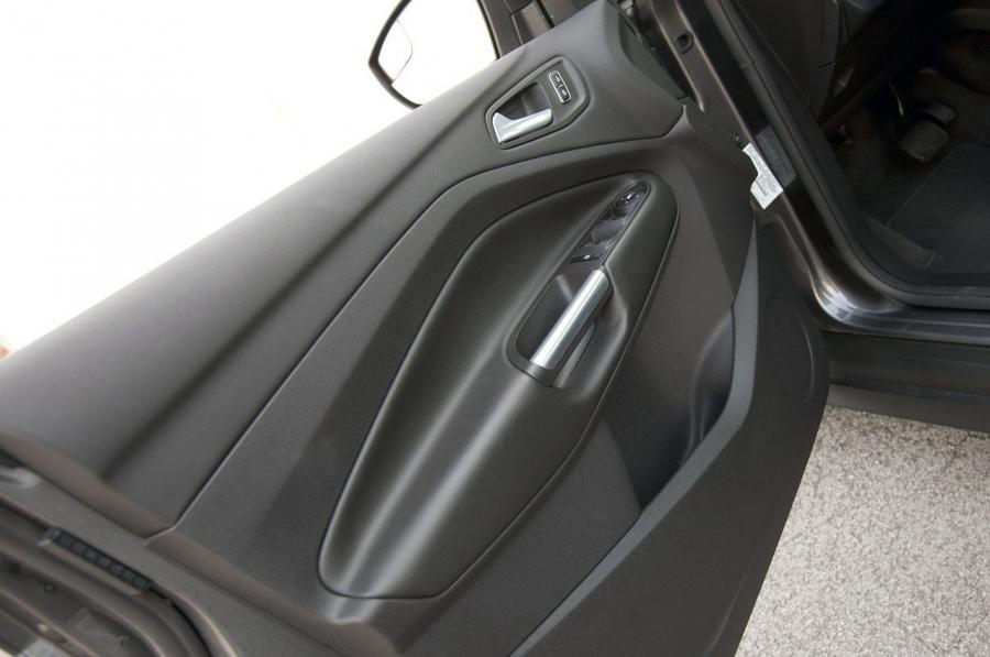  Ford C-Max Hybrid 2013 года  (фото 4 из 35)